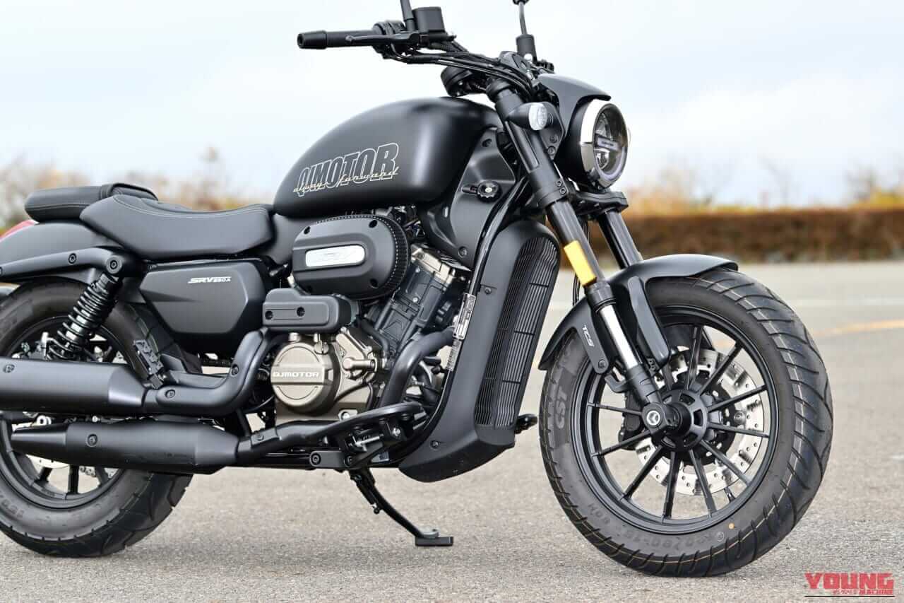 ｜【新車試乗】「この見た目でオートマ?!」水冷Vツイン搭載の軽二輪クルーザー「QJMOTOR SRV250A」はクラス初『AMT』搭載【インプレッション】