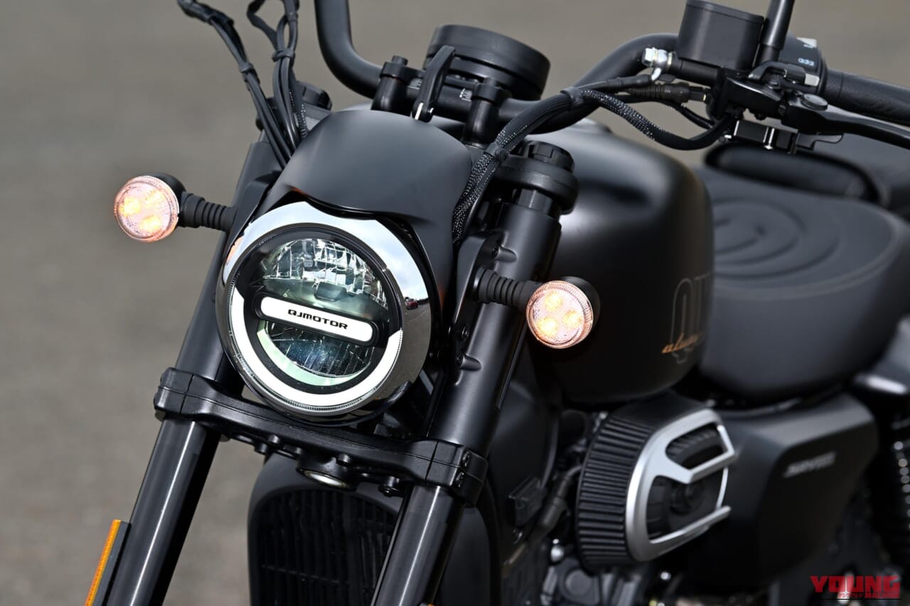 QJモーター｜SRV250A｜【新車試乗】「この見た目でオートマ?!」水冷Vツイン搭載の軽二輪クルーザー「QJMOTOR SRV250A」はクラス初『AMT』搭載【インプレッション】