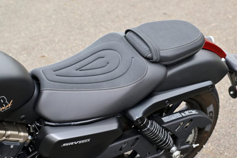 QJモーター｜SRV250A｜【新車試乗】「この見た目でオートマ?!」水冷Vツイン搭載の軽二輪クルーザー「QJMOTOR SRV250A」はクラス初『AMT』搭載【インプレッション】