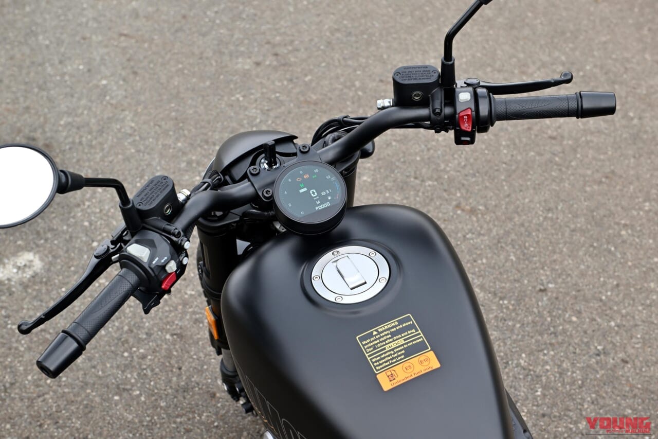 |【新車試乗】「この見た目でオートマ?!」水冷Vツイン搭載の軽二輪クルーザー「QJMOTOR SRV250A」はクラス初『AMT』搭載【インプレッション】