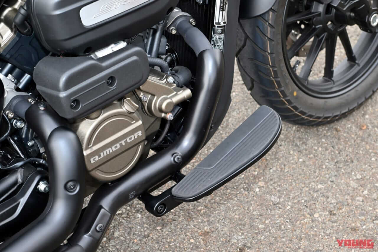 ｜【新車試乗】「この見た目でオートマ?!」水冷Vツイン搭載の軽二輪クルーザー「QJMOTOR SRV250A」はクラス初『AMT』搭載【インプレッション】