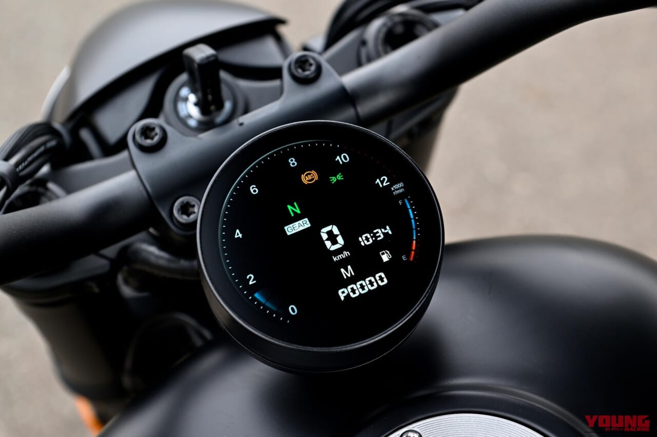 QJモーター｜SRV250A｜【新車試乗】「この見た目でオートマ?!」水冷Vツイン搭載の軽二輪クルーザー「QJMOTOR SRV250A」はクラス初『AMT』搭載【インプレッション】