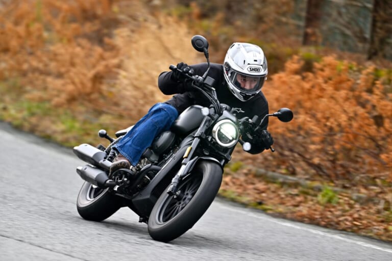 QJモーター｜SRV250A｜【新車試乗】「この見た目でオートマ?!」水冷Vツイン搭載の軽二輪クルーザー「QJMOTOR SRV250A」はクラス初『AMT』搭載【インプレッション】