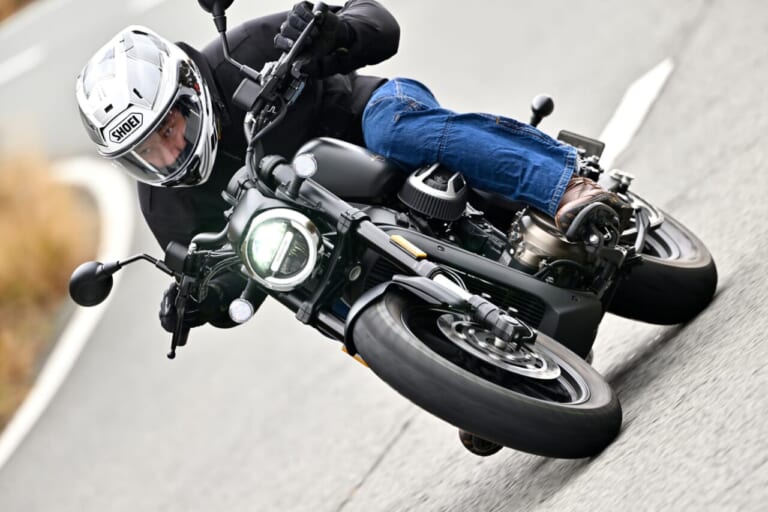 QJモーター|SRV250A|【新車試乗】「この見た目でオートマ?!」水冷Vツイン搭載の軽二輪クルーザー「QJMOTOR SRV250A」はクラス初『AMT』搭載【インプレッション】