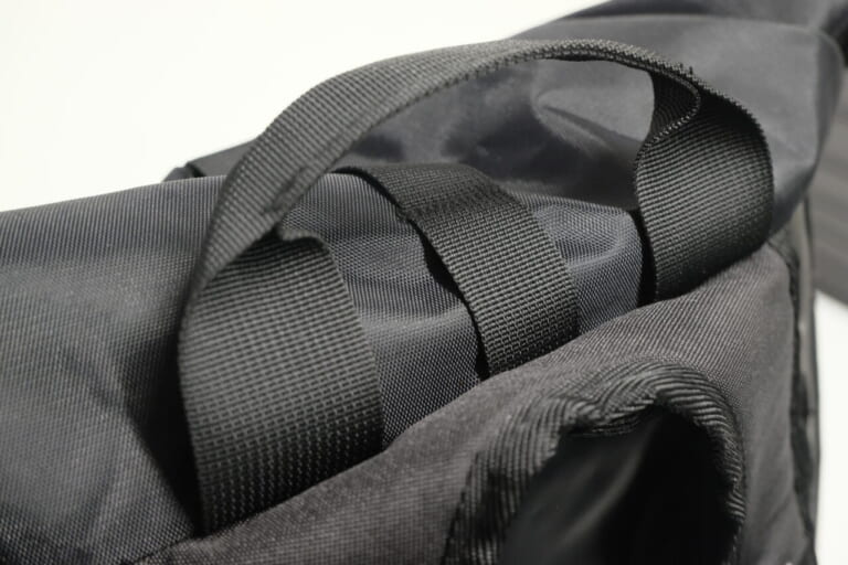 防水メッセンジャーバッグ｜突然の雨も怖くない!? ガンガンに入るツーリングに最強の相棒、ワークマンの「防水素材ロールトップリュック」なんと”2900円”で登場だ！