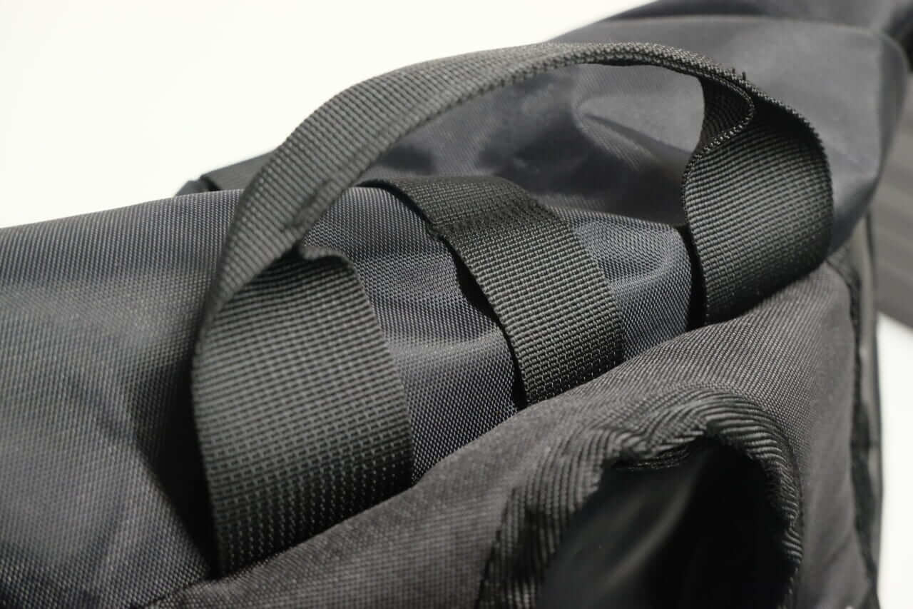 防水メッセンジャーバッグ｜突然の雨も怖くない!? ガンガンに入るツーリングに最強の相棒、ワークマンの「防水素材ロールトップリュック」なんと”2900円”で登場だ！