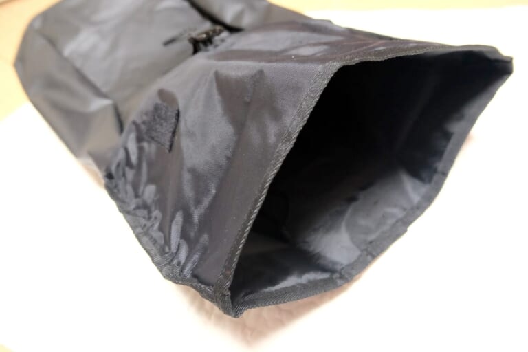 防水メッセンジャーバッグ｜突然の雨も怖くない!? ガンガンに入るツーリングに最強の相棒、ワークマンの「防水素材ロールトップリュック」なんと”2900円”で登場だ！