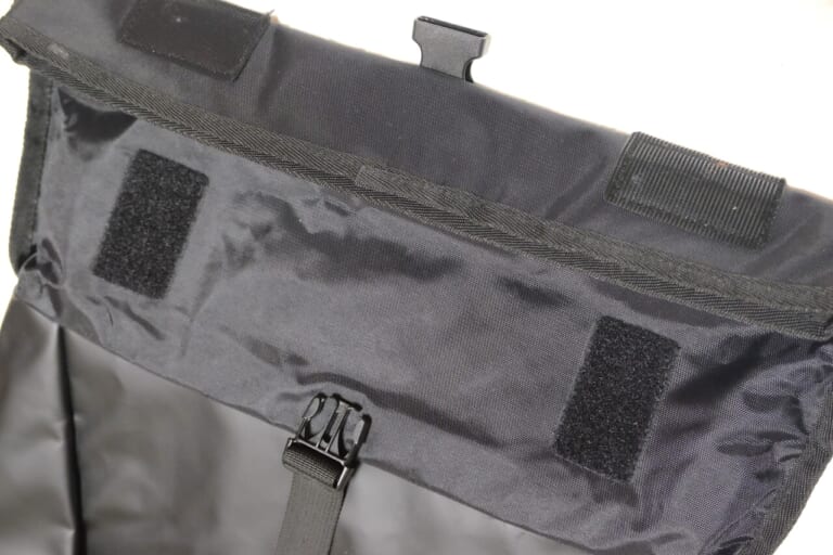 防水メッセンジャーバッグ｜突然の雨も怖くない!? ガンガンに入るツーリングに最強の相棒、ワークマンの「防水素材ロールトップリュック」なんと”2900円”で登場だ！