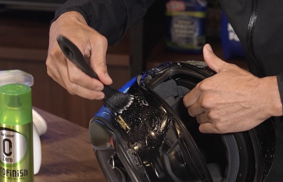 ヘルメットメンテナンス方法解説｜購入時の質感が蘇る! ツヤ消しマットタイプヘルメットかんたんメンテナンス方法解説