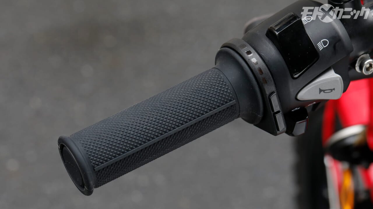 純正並みの細さで冬も快適！操作性を損なわない最新グリップヒーター「EFFEX G2」の実力【実際の取り付け方も解説】