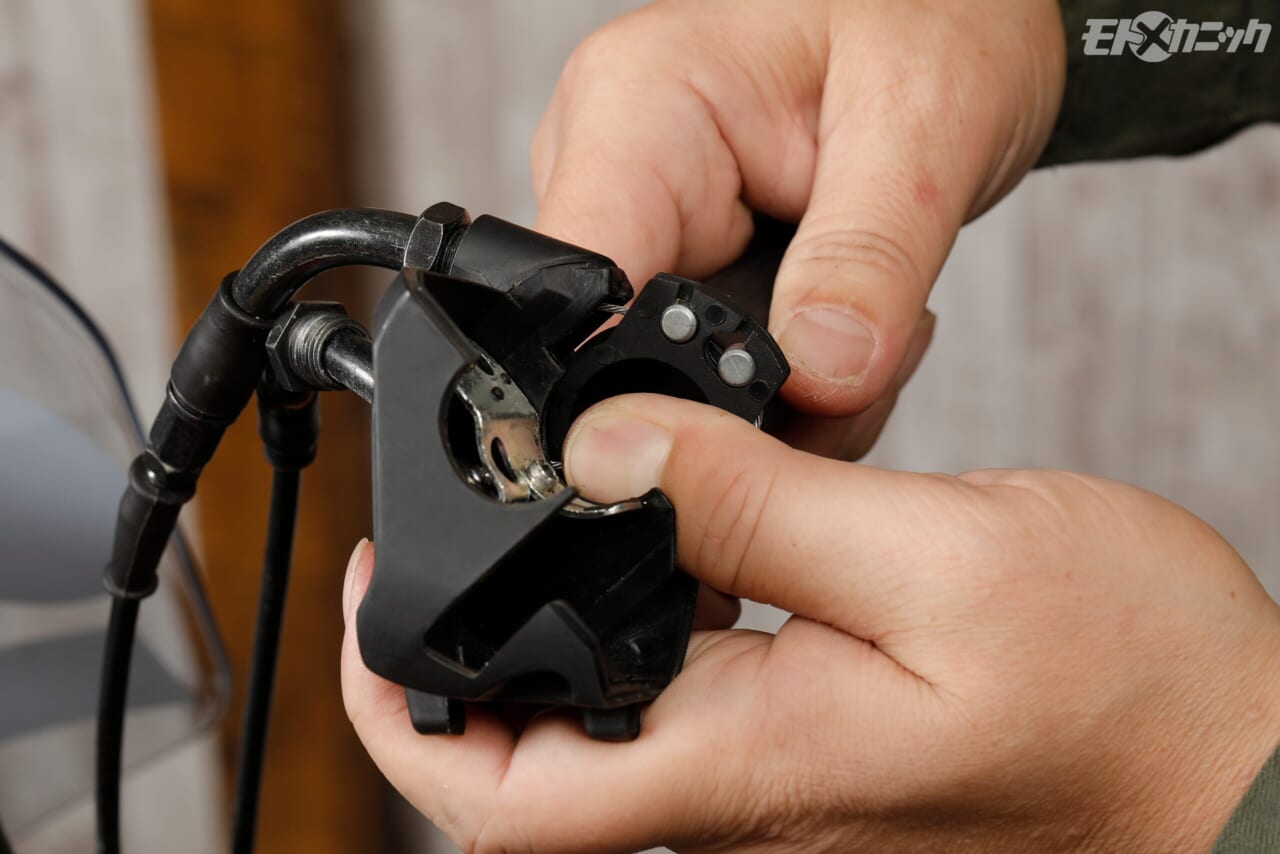 ｜純正並みの細さで冬も快適！操作性を損なわない最新グリップヒーター「EFFEX G2」の実力【実際の取り付け方も解説】