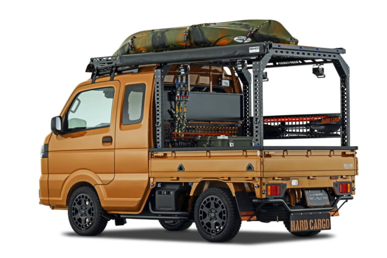 SUPER CARRY WORK & PLAY PRO <参考出品車>|ひと狩りいこうぜ! モンハン仕様のスズキ「DR-Z4S」がオートサロンに見参──「ジムニー ノマド」とともに冒険心を刺激する!
