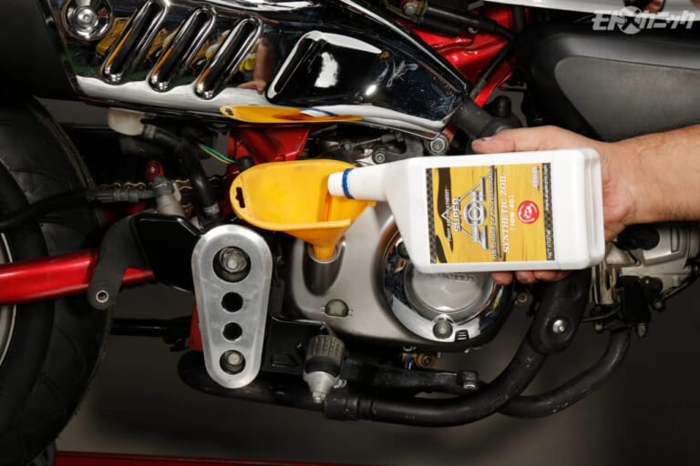 パパコーポレーション｜シンセティックゾイル｜注入｜定期的なオイル交換とブレーキメンテはとても重要「常用高回転ユースの原付2種モデル」でメンテを実践!