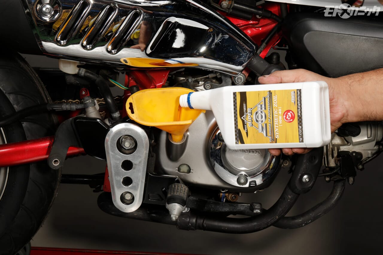 パパコーポレーション｜シンセティックゾイル｜注入｜定期的なオイル交換とブレーキメンテはとても重要「常用高回転ユースの原付2種モデル」でメンテを実践!