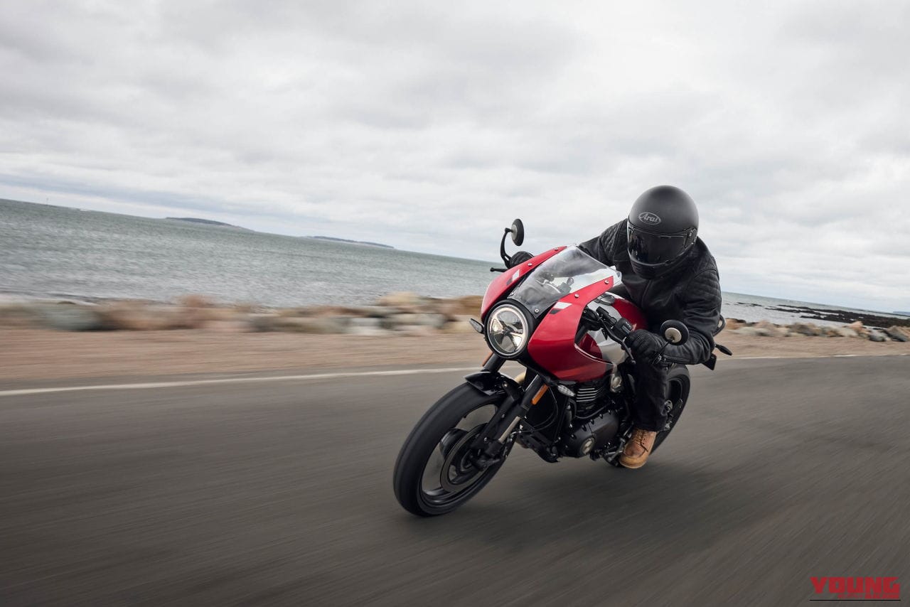 トライアンフスラクストン400|206年モデル|【普通二輪免許で乗れる】トライアンフ「スラクストン400」「トラッカー400」見参!! 本日より予約受付開始!