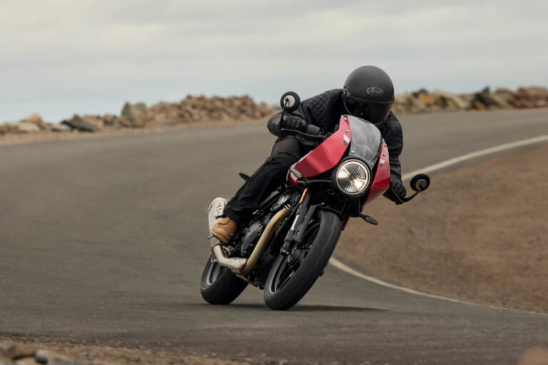 トライアンフスラクストン400｜206年モデル｜【普通二輪免許で乗れる】トライアンフ「スラクストン400」「トラッカー400」見参!! 本日より予約受付開始！