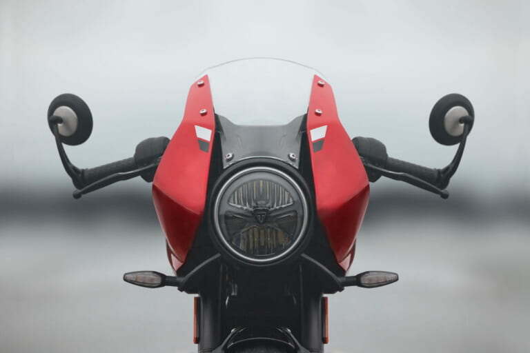 トライアンフスラクストン400|206年モデル|【普通二輪免許で乗れる】トライアンフ「スラクストン400」「トラッカー400」見参!! 本日より予約受付開始!