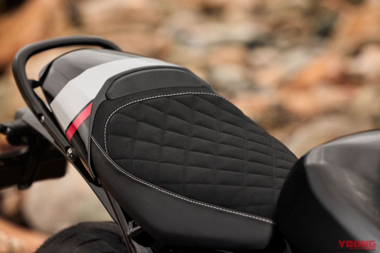 トライアンフスラクストン400｜206年モデル｜【普通二輪免許で乗れる】トライアンフ「スラクストン400」「トラッカー400」見参!! 本日より予約受付開始！