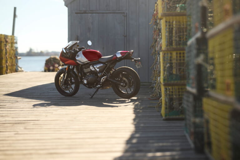 トライアンフスラクストン400|206年モデル|【普通二輪免許で乗れる】トライアンフ「スラクストン400」「トラッカー400」見参!! 本日より予約受付開始!