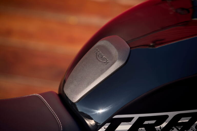 トライアンフ|トラッカー400|206年モデル|【普通二輪免許で乗れる】トライアンフ「スラクストン400」「トラッカー400」見参!! 本日より予約受付開始!