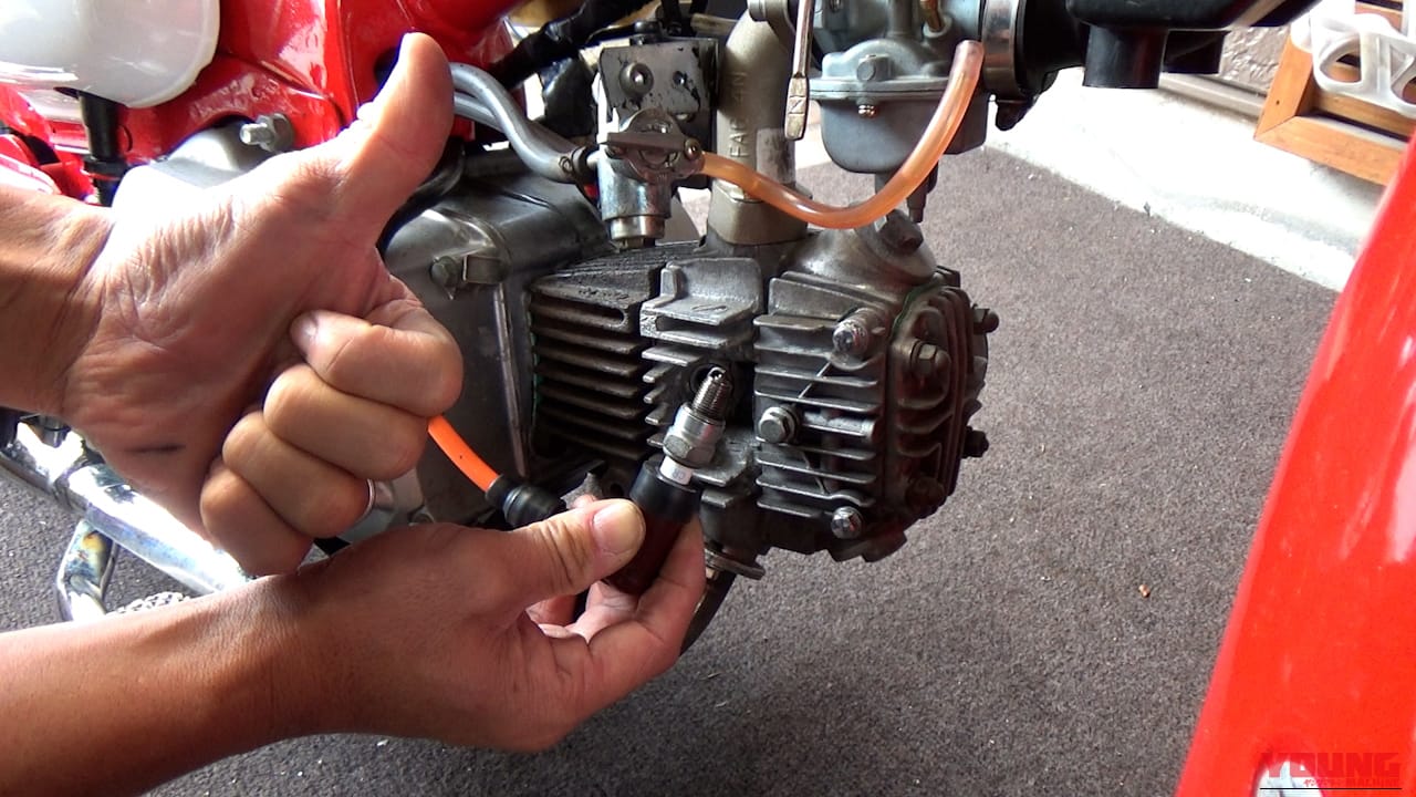 【DIY整備の裏技】もっと奥まで! "一歩踏み込んだ"スパークプラグの掃除方法教えます|【DIY整備の裏技】そのスパークプラグ清掃じゃ不十分! “一歩踏み込んだ”掃除方法教えます