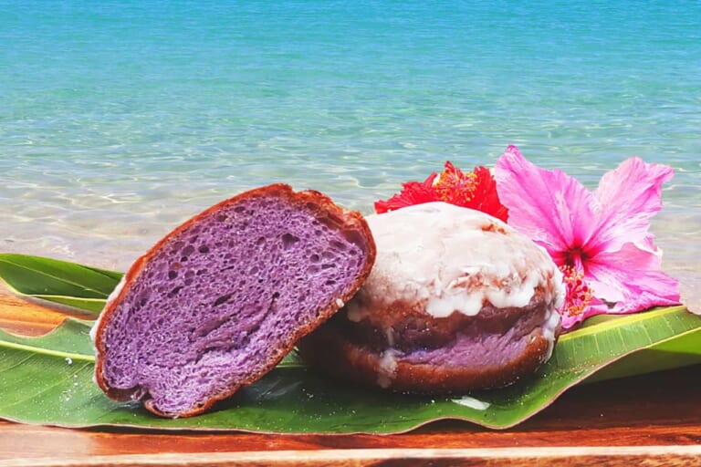 【紅イモマラサダ】沖縄県：道の駅かでな(Hungry Angry)｜年末年始の帰省時に食べたい道の駅グルメ! 「道-1グランプリ」出場グルメを味わって2026年へ向けて心身ともにチャージだっ!