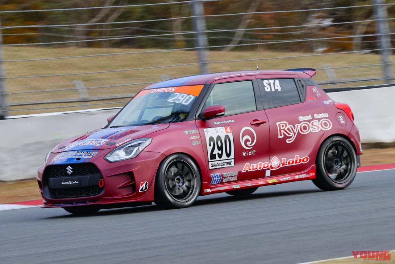 スイフトスポーツ スーパー耐久レース仕様 <参考展示>｜ひと狩りいこうぜ！ モンハン仕様のスズキ「DR-Z4S」がオートサロンに見参──「ジムニー ノマド」とともに冒険心を刺激する！