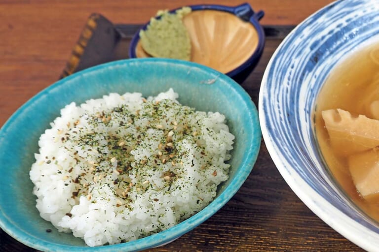 【やまなし源水ラーメン】山梨県:道の駅なんぶ(なんぶよろこび茶食堂)|年末年始の帰省時に食べたい道の駅グルメ! 「道-1グランプリ」出場グルメを味わって2026年へ向けて心身ともにチャージだっ!