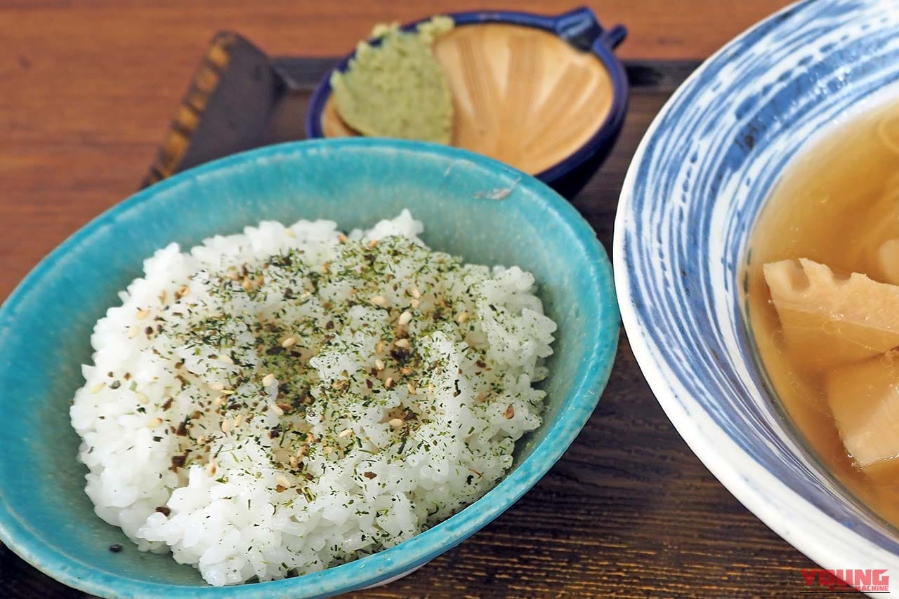 【やまなし源水ラーメン】山梨県:道の駅なんぶ(なんぶよろこび茶食堂)|年末年始の帰省時に食べたい道の駅グルメ! 「道-1グランプリ」出場グルメを味わって2026年へ向けて心身ともにチャージだっ!