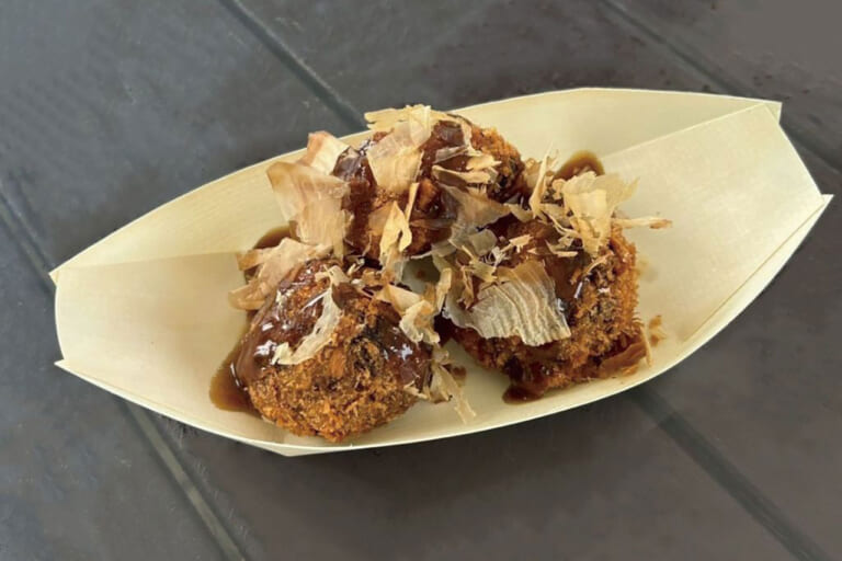 【 京丹後牛 ころっと牛メンチボール】京都府:道の駅丹後王国「食のみやこ」(山と海 with 日本海牧場)|年末年始の帰省時に食べたい道の駅グルメ! 「道-1グランプリ」出場グルメを味わって2026年へ向けて心身ともにチャージだっ!