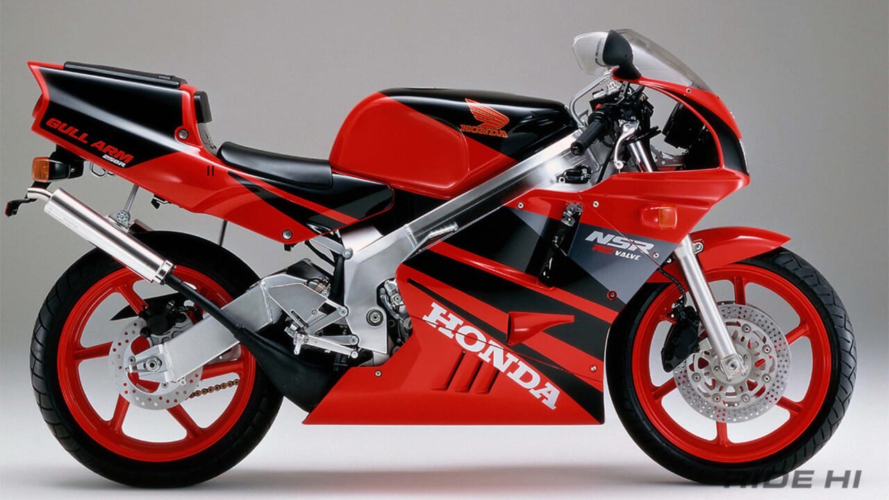 「これがNSRの完成形」「ガルアーム最高」’90 NSR250R(MC21)が目標にしたライダーに操り方を導く全面刷新とは？
