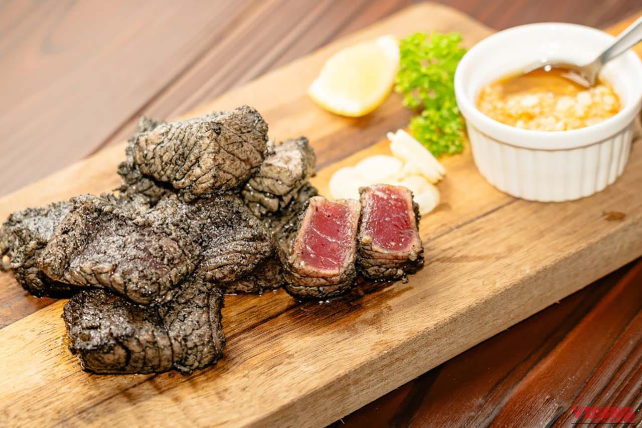 【ゴロゴロ肉鰹の炭火焼き】宮崎県:道の駅きたごう(かつを専門店)|年末年始の帰省時に食べたい道の駅グルメ! 「道-1グランプリ」出場グルメを味わって2026年へ向けて心身ともにチャージだっ!