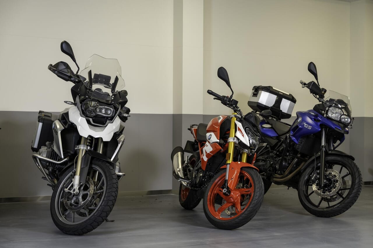 モトラッドミツオカ滋賀｜車両保管庫｜レンタルBMWで琵琶湖をぐるりと一周。オープンから3年目となるモトラッドミツオカ滋賀の新たな観光提案