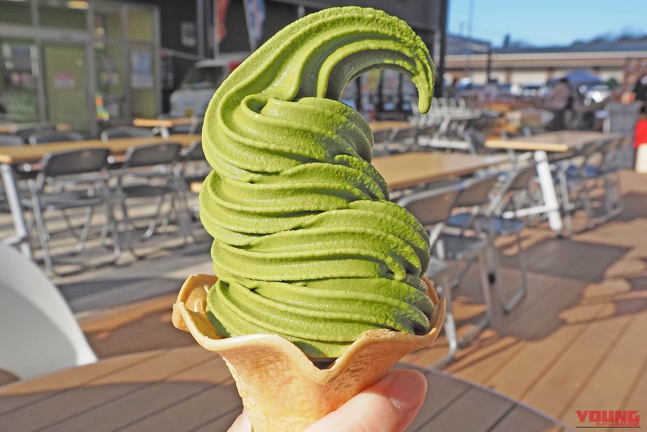 【南部茶ソフト】山梨県:道の駅なんぶ(なんぶよろこび茶食堂)|年末年始の帰省時に食べたい道の駅グルメ! 「道-1グランプリ」出場グルメを味わって2026年へ向けて心身ともにチャージだっ!