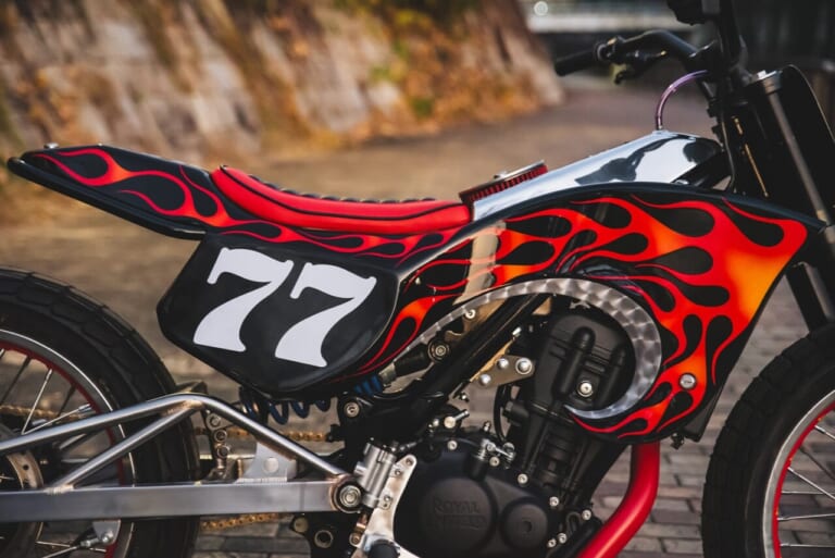 ロイヤルエンフィールド|【第33回 ヨコハマ ホットロッド カスタムショー2025】マジかよエンジン2基掛けッ!? ロイヤルエンフィールドが放つ衝撃カスタム「VITA」&「Carolina Reaper」横浜で世界初公開だ!