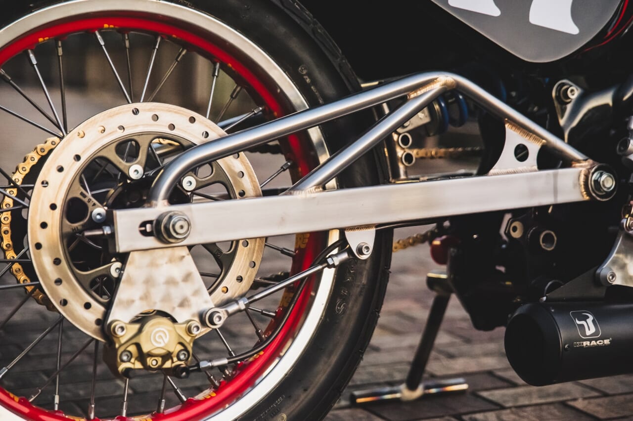 ロイヤルエンフィールド｜【第33回 ヨコハマ ホットロッド カスタムショー2025】マジかよエンジン2基掛けッ!? ロイヤルエンフィールドが放つ衝撃カスタム「VITA」＆「Carolina Reaper」横浜で世界初公開だ！