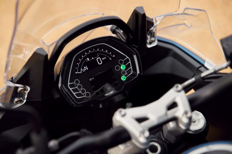 Triumph TIGER SPORT 800 TOUR｜【新型外車】トライアンフ(Triumph) TIGER SPORT 800 TOUR登場！ 106L積載の最強”旅”ミドルツアラー