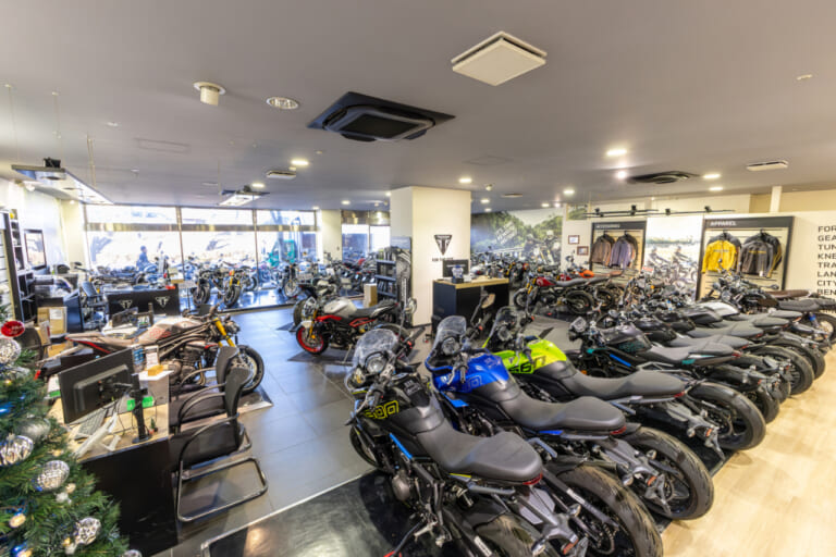 トライアンフ正規ディーラー「横浜港北」の中古車|「トライアンフが気になりはじめたら」【正規ディーラー中古車】のメリットを解説