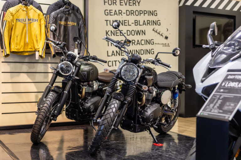 トライアンフ正規ディーラー「横浜港北」の中古車|「トライアンフが気になりはじめたら」【正規ディーラー中古車】のメリットを解説