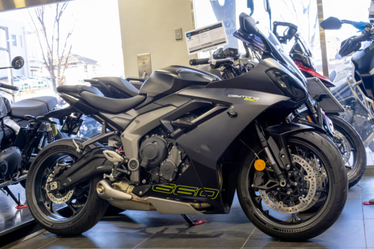 トライアンフ正規ディーラー「横浜港北」の中古車|「トライアンフが気になりはじめたら」【正規ディーラー中古車】のメリットを解説