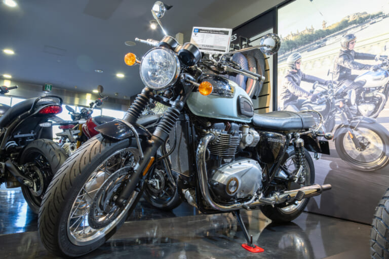 トライアンフ正規ディーラー「横浜港北」の中古車|「トライアンフが気になりはじめたら」【正規ディーラー中古車】のメリットを解説