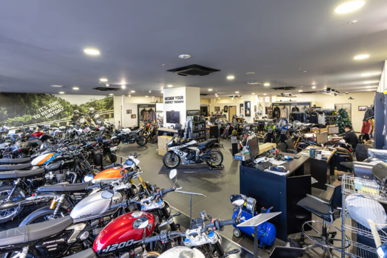 トライアンフ正規ディーラー「横浜港北」の中古車|「トライアンフが気になりはじめたら」【正規ディーラー中古車】のメリットを解説