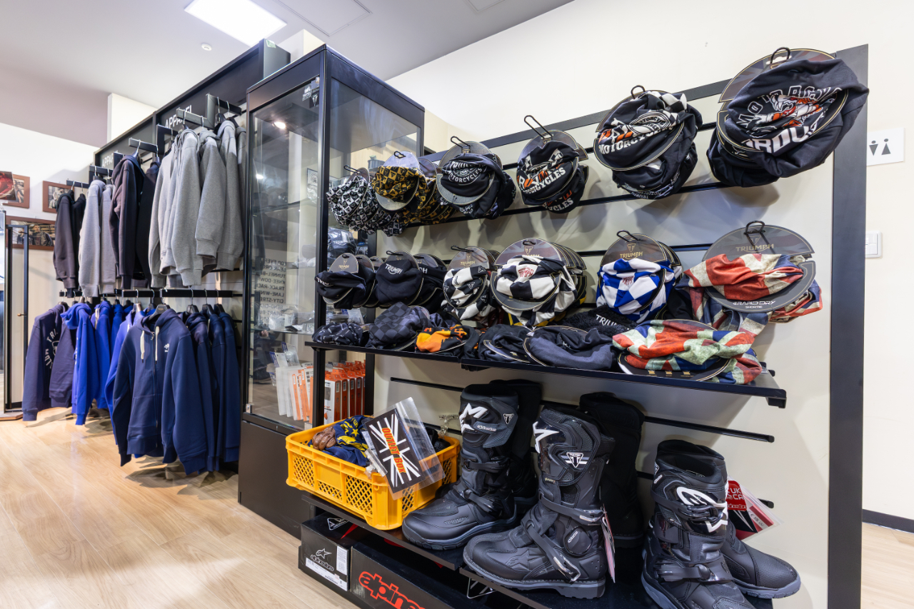 トライアンフ正規ディーラー「横浜港北」の用品｜「トライアンフが気になりはじめたら」【正規ディーラー中古車】のメリットを解説