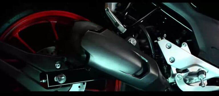 YAMAHA FZ-RAVE|【海外珍車】ヤマハ(YAMAHA)FZ-Rave:MTとは異なるストリートファイター! コネクト機能を搭載したタフモデル