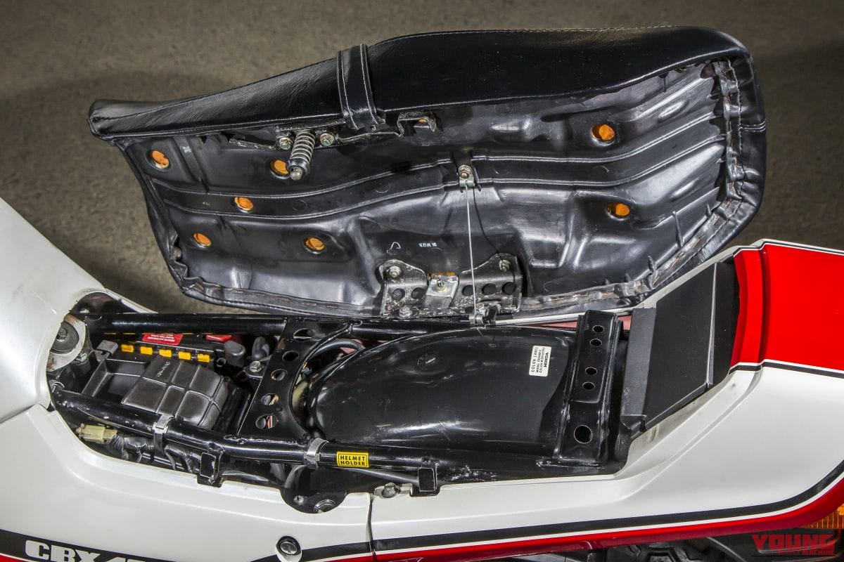 ｜【昭和名車】ホンダ(HONDA)CBX400F【1981～1984】各部解説：改革の旗手として恥じない最先端メカの数々