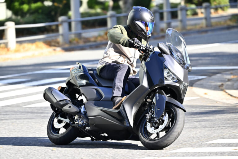 【“MAXシリーズ”は250ccクラスもやっぱりスポーティ！】ヤマハ　XMAX ’25モデル試乗レポート