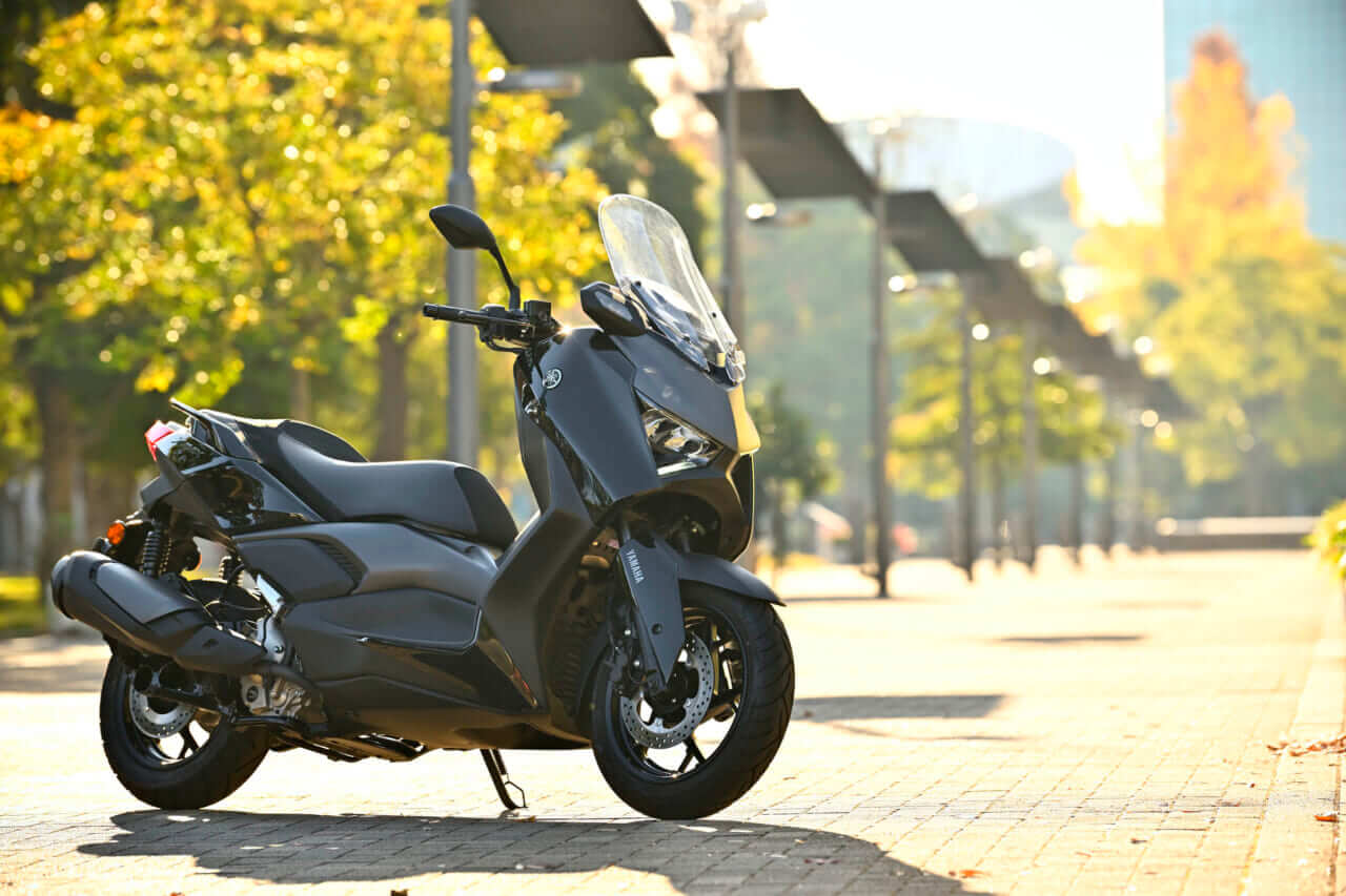 ヤマハ｜XMAX｜2025年モデル｜【“MAXシリーズ”は250ccクラスもやっぱりスポーティ！】ヤマハ　XMAX ’25モデル試乗レポート