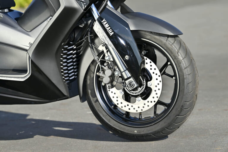 ヤマハ|XMAX|2025年モデル|【“MAXシリーズ”は250ccクラスもやっぱりスポーティ!】ヤマハ XMAX ’25モデル試乗レポート