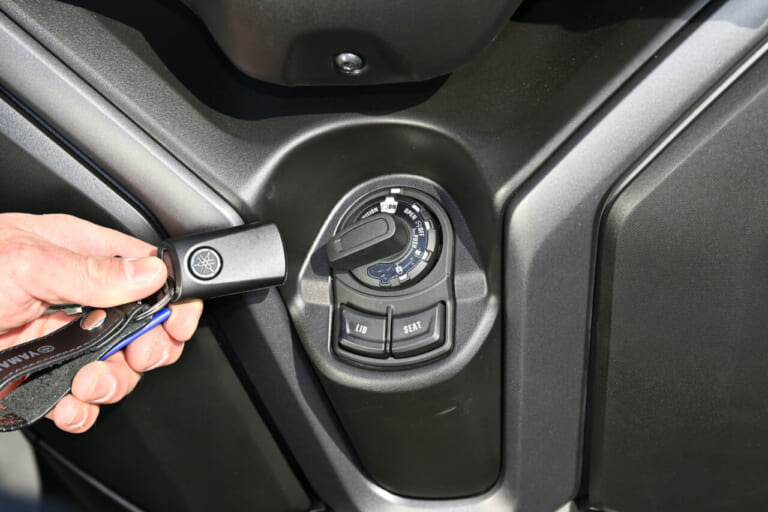 ヤマハ|XMAX|2025年モデル|【“MAXシリーズ”は250ccクラスもやっぱりスポーティ!】ヤマハ XMAX ’25モデル試乗レポート