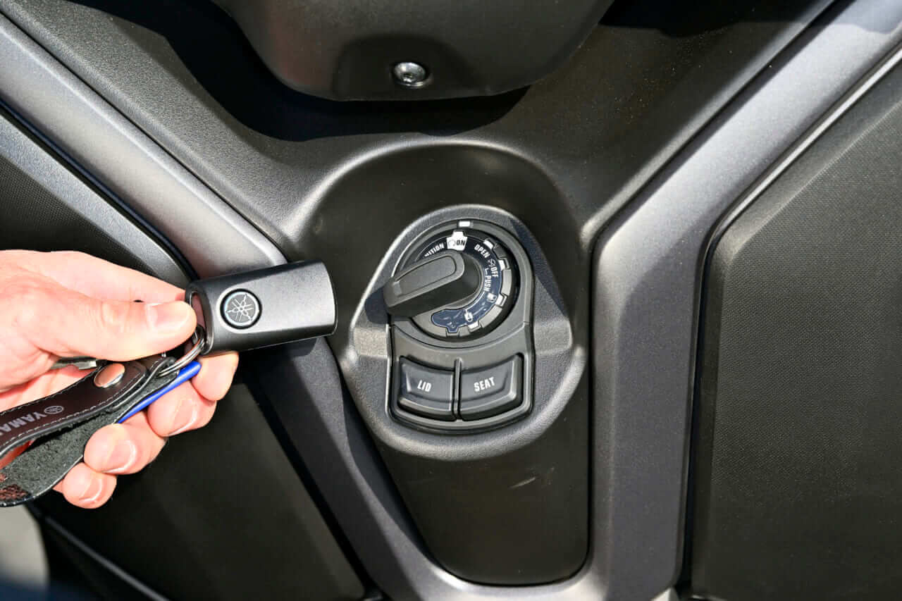 ヤマハ｜XMAX｜2025年モデル｜【“MAXシリーズ”は250ccクラスもやっぱりスポーティ！】ヤマハ　XMAX ’25モデル試乗レポート